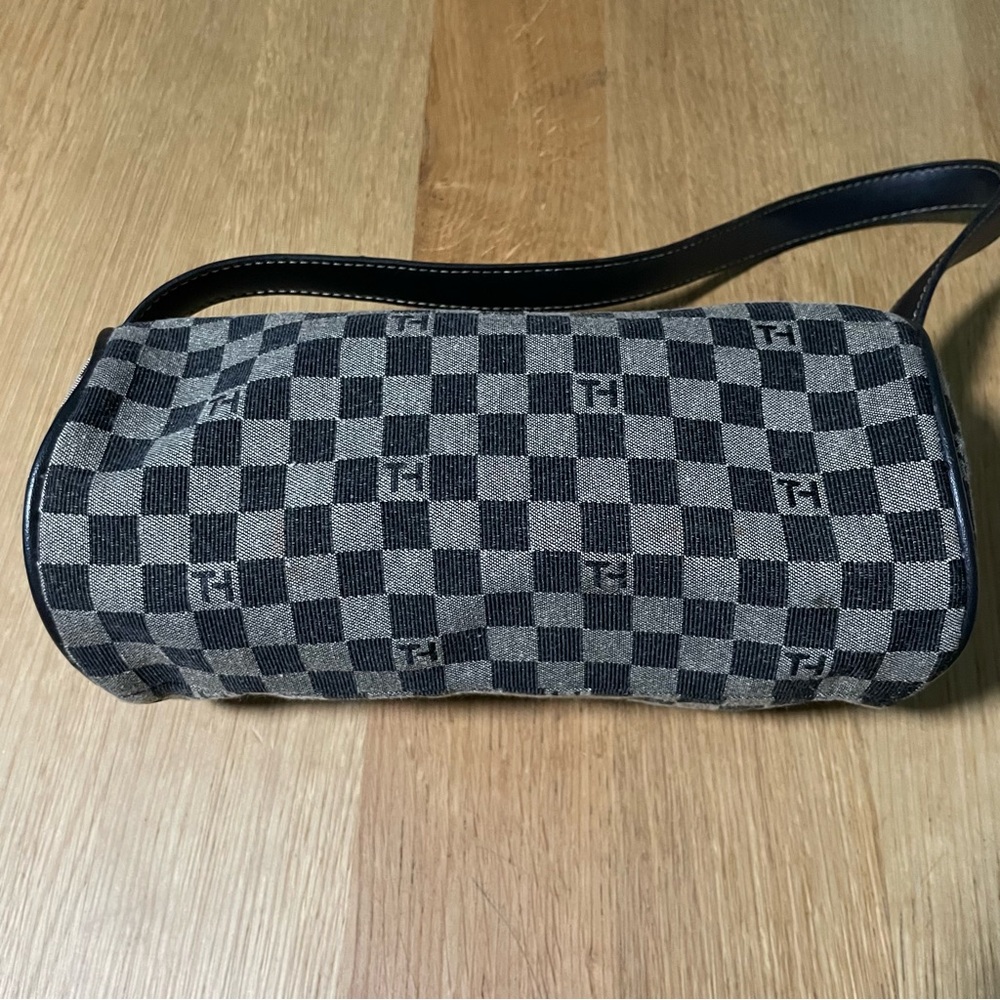 Tommy Hilfiger Black and Gray Checkered Clutch Purse Barrel Bag - Picture 2 of 3